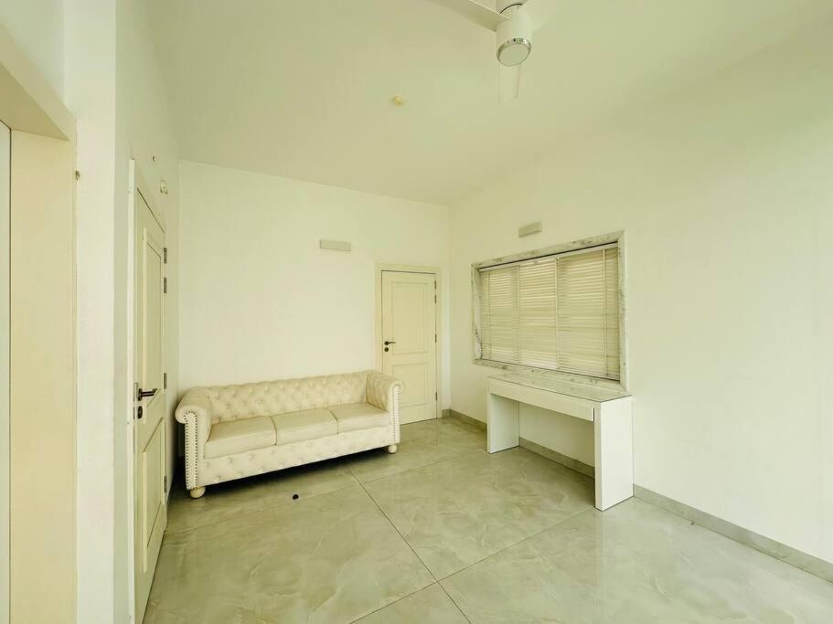 White House Sky View Theatre Villa In Gachibowli Eksteriør billede