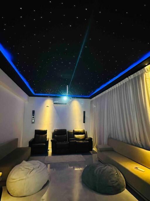 White House Sky View Theatre Villa In Gachibowli Eksteriør billede